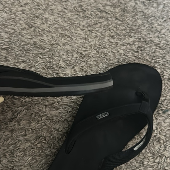 Women’s US size 9 Cushioned reef sandals - Picture 8 of 8